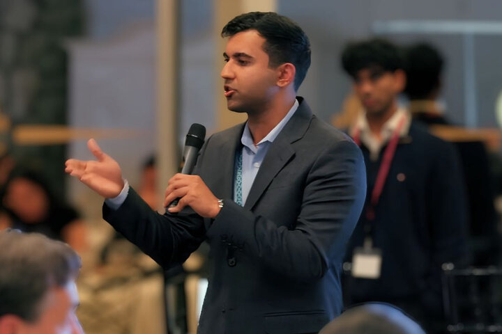 A founder taking the mic during a 1752vc session