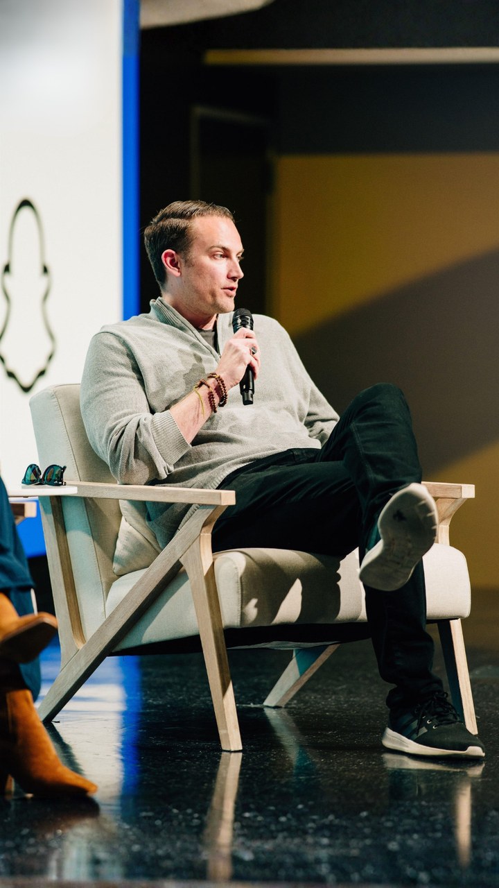 Lucas Pols speaking onstage