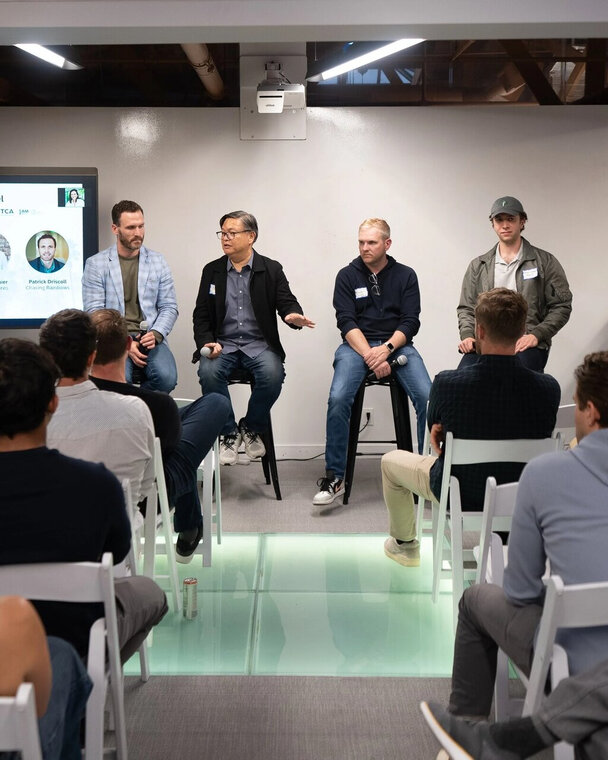 Panel discussion with investors and founders at a 1752vc event